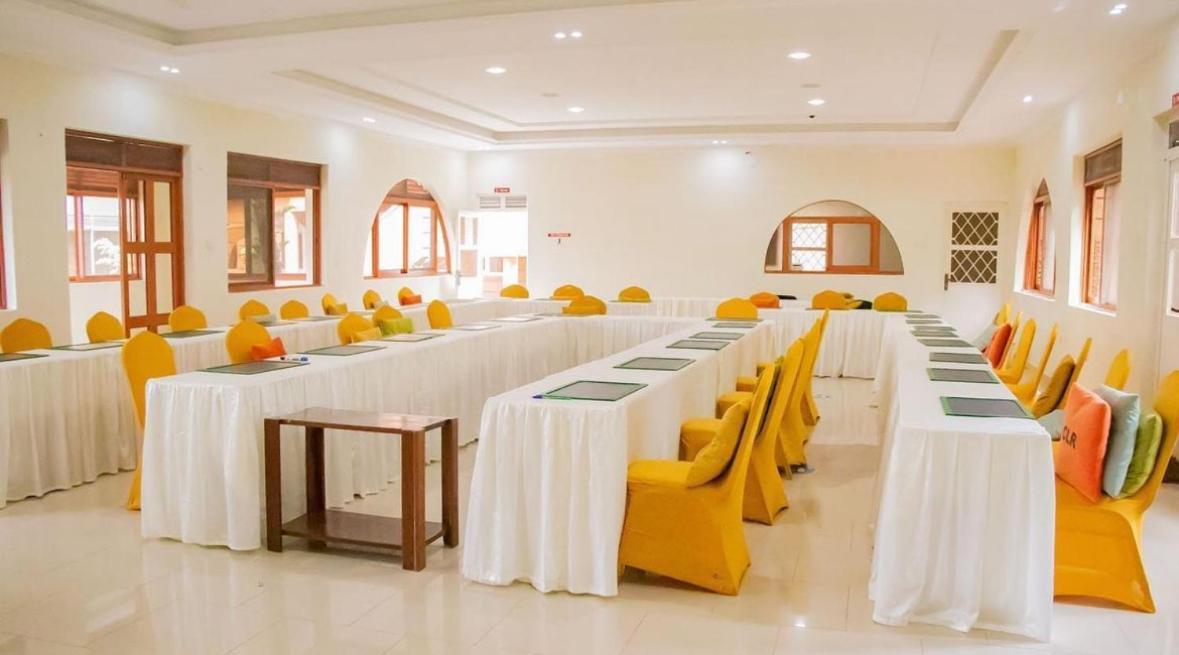 Country Lake Resort Garuga Entebbe Ngoại thất bức ảnh