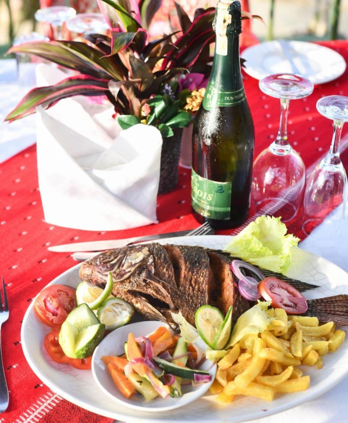 Country Lake Resort Garuga Entebbe Ngoại thất bức ảnh