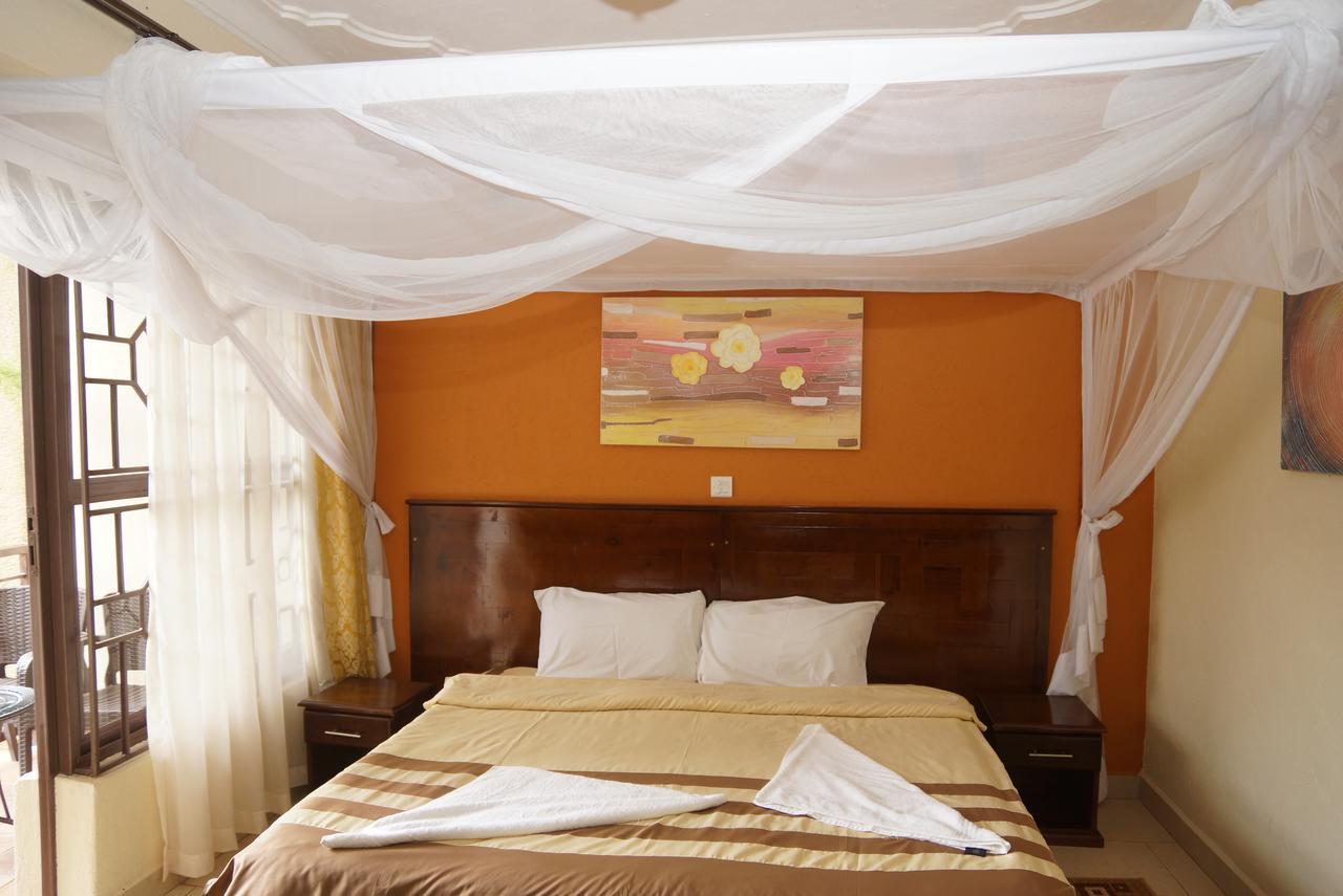 Country Lake Resort Garuga Entebbe Ngoại thất bức ảnh